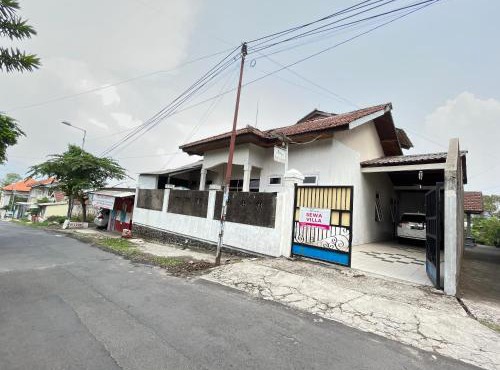 Hotel O Villa Cemara Syariah in Mojokerto