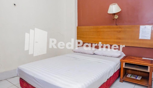 Hotel Sebelas at Jalan Palasari Mitra RedDoorz in Bandung