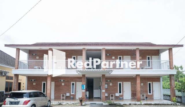 House Acasia Syariah near Universitas Aisyiah Yogyakarta Mitra RedDoorz in Yogyakarta