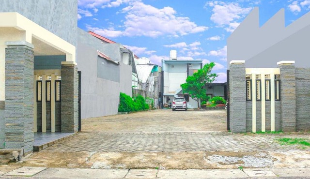 HP Residence Mitra RedDoorz near Alun Alun Kediri in Kediri