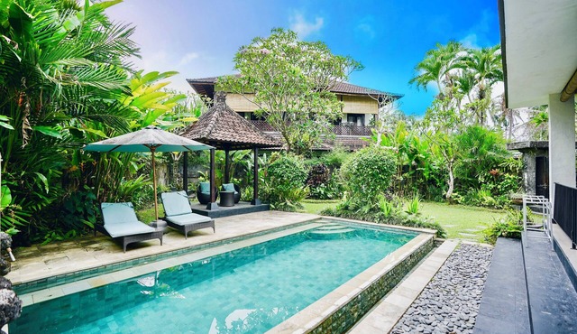 Huge Bali Villa with Pool, Lush Garden & Terrace in Ubud