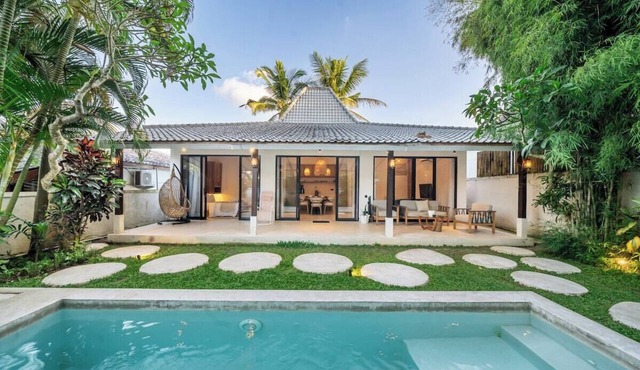 Huge Tropical 3BR in Serene Ubud w Pool & Lounge in Ubud