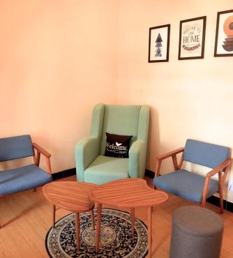 Huning House - 5 Bedrooms in Purwokerto