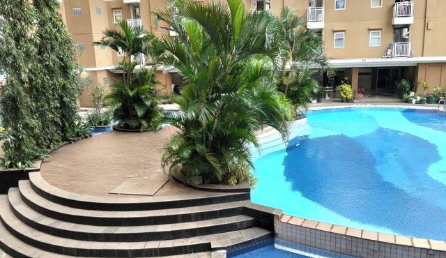 Spacious modern 1 BR |Pool View | Unlimited internet and AC| Family Friendly in Daerah Khusus Ibukota Jakarta