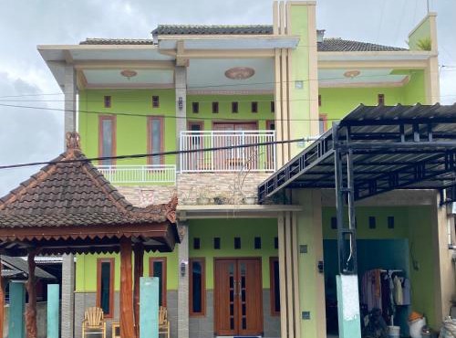Ijen kingdom guest house in Tamansuruh