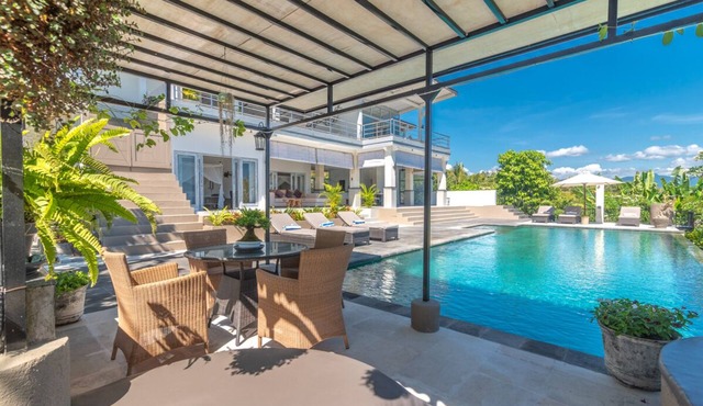 Incredible 180-Degree Ocean Views in Bali