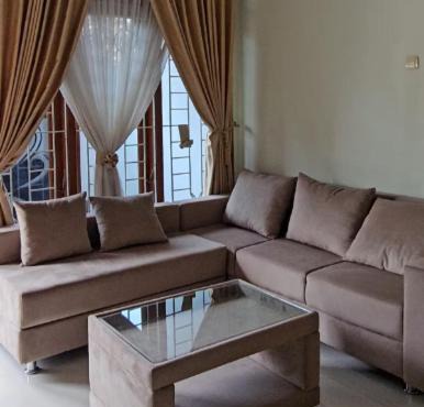 Inti Homestay 3 Kamar Fasilitas Lengkap in Gondowulung