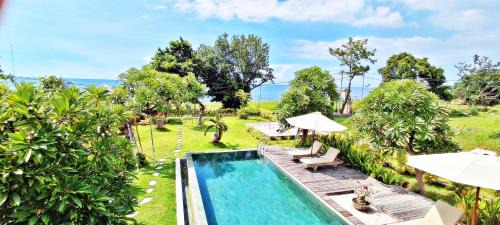 JOGLO APONG Beachfront Apartment in Tegallengah