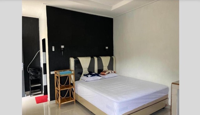 Jungle Edie Budget Hostel Air-Conditioned & Hot Shower "Book your jungle trekking tour with us" in Bukit Lawang