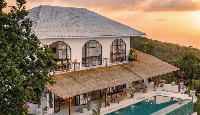 Jungle Infinity Pool | Open Living | Lovina Hills in Lovina
