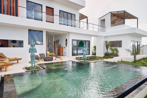 Kamalie Bali Villa 4 élégant rooms, rice Fields ,Ocean , Pool, jacuzzi, Rooftop and Staff to take care of you in Tabanan