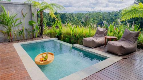 Kamar pribadi dengan kolam renang pribadi,pemandangan gunung in Susut