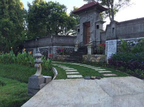 Kedis villa in Mayong