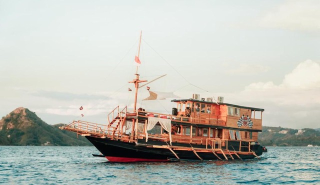 KLM Presley Jalasena ll in Labuan Bajo