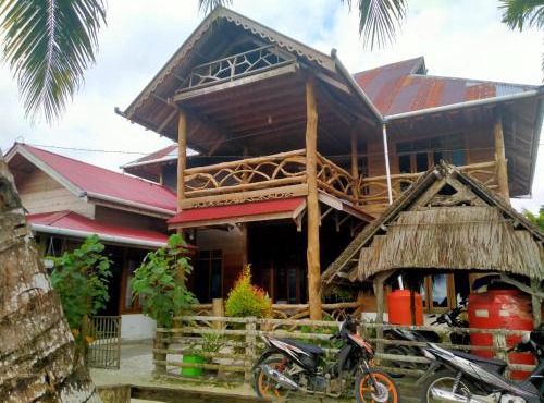 Kutnalek Surf Camp Surfing barrels front E"bay,beng-beng,pistop,nipussi wave just minute with speed boat in Masokut
