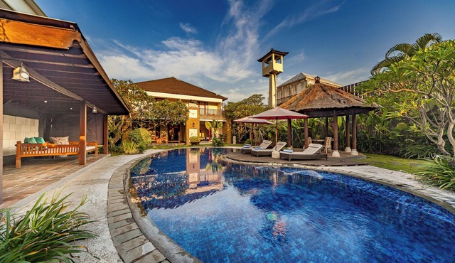 Large Luxury 5Br Pool Villa with Free Breakfast in Kuta! in Kerobokan Kelod