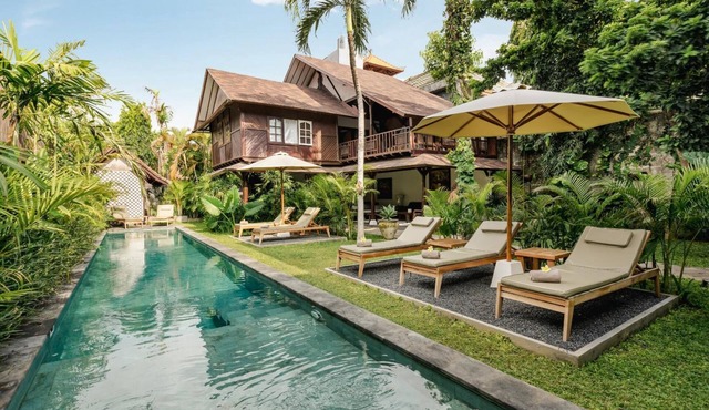 Legian 6BR Villa 16px Big Group Walk to 66 Beach in Bali