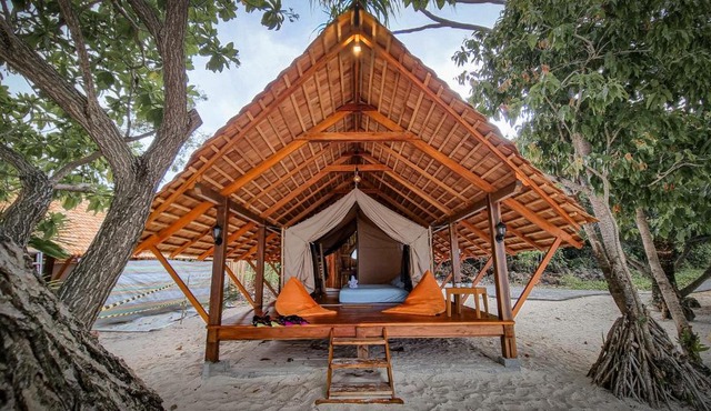 Lihaga Island & Beach Club in Serai