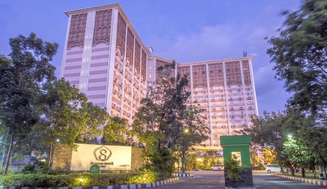 Lorin Syariah Solo Hotel in Solo