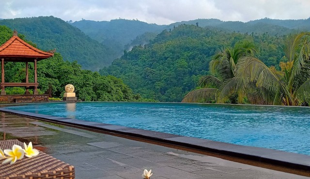Lovina hillside & ocean view villas in Sukasada