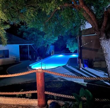 Lunar Dive Resort: Bamboo Villas in Kubu