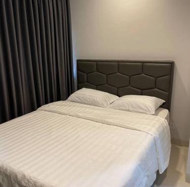 Luxe 1-Bedroom Haven with Ocean View on the 5th Floor of Kalani Tower in Nongsa