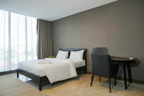 Luxurious 1BR at L'Avenue Apartment near Sampoerna Universitas By Travelio in Jakarta