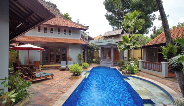 Luxurious 5-bedroom villa in the heart of Legian in Bali