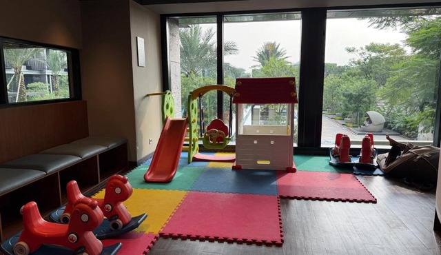 Luxury 1BR Fatmawati CC Apt Pool, Gym, Wi-Fi in Jakarta
