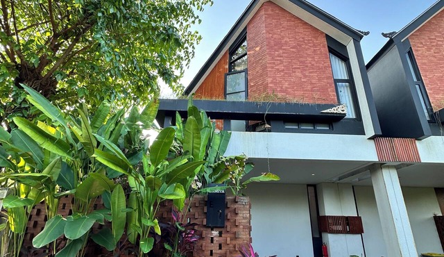 Luxury 2BR Private Pool Villa in Ubud | Fast WiFi | Near Central Ubud in Ubud Gianyar
