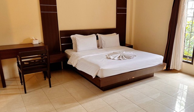 Luxury 3 bd 2.5 bath Villa-private pool, WiFi near beaches, food & shops. in Bali