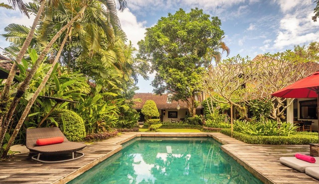 Luxury 4-BR Oasis with Private Pool & Tropical Garden in Seminyak in Bali