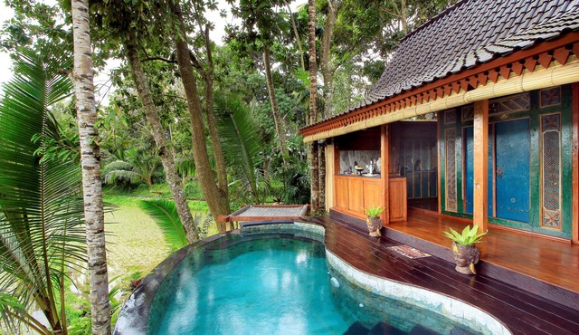 Luxury Antique Villa w/Outdoor Pool! in Gianyar