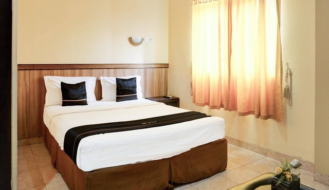 Luxury Deluxe DBL Retreat W/Free WiFi and Parking in Palembang