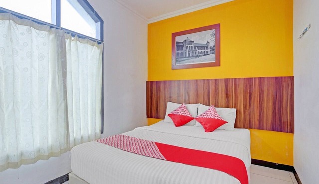 Luxury Deluxe DBL Retreat W/Free WiFi and Parking in Semarang