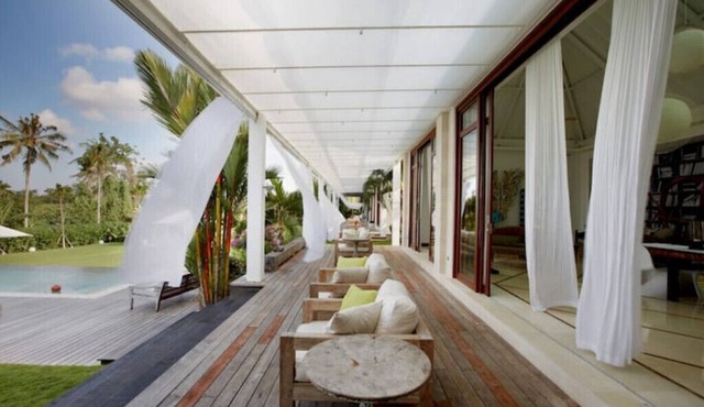 Luxury Spacious Family 5BR Villa Big Pool & Garden in Canggu
