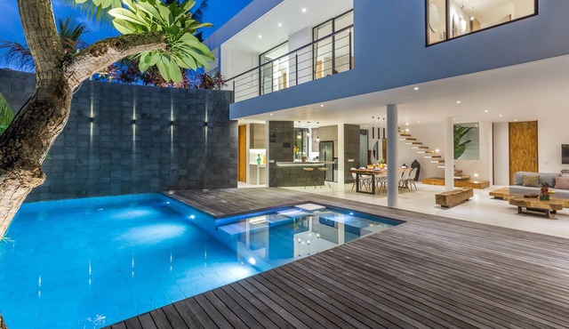 Luxury Touch Cozy Villa Walkable to the Famous Sunset Beach & shopping in BALI in Kabupaten Badung