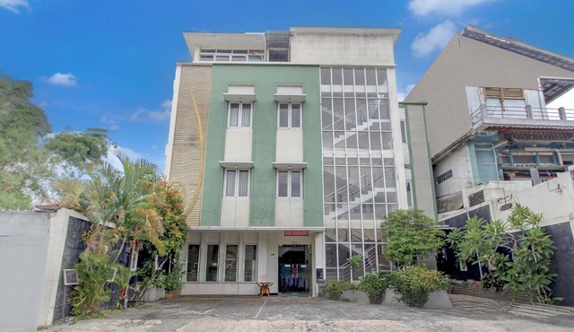 Luxury Twin Stay with Free WiFi and Parking in Yogyakarta