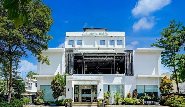 Luxury Twin Stay with Free WiFi and Parking in Padang
