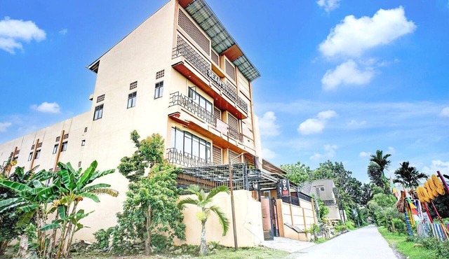 Luxury Twin Stay with Free WiFi and Parking in Medan