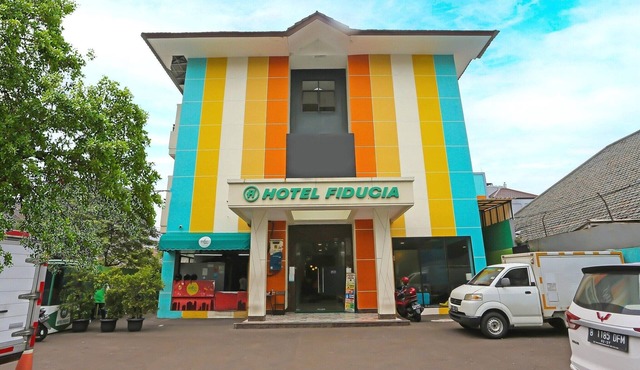 Luxury Twin Stay with Free WiFi and Parking in Jakarta
