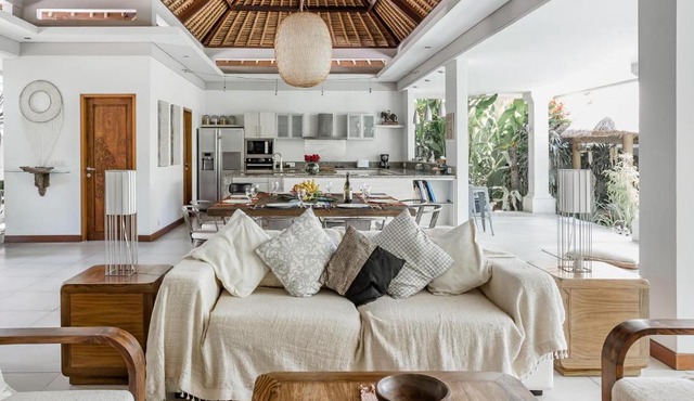 Luxury Villa Kupu Kupu Near Seminyak Center in Kerobokan
