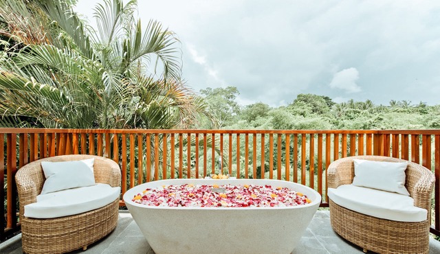 Luxury Villa Overlooking to River and Jungle - Indah 4 in Tabanan