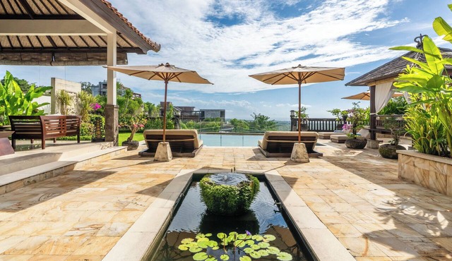 Luxury Villa: Private Driver, Welcome Dinner, Ocean Views & Stunning Sunsets in South Kuta