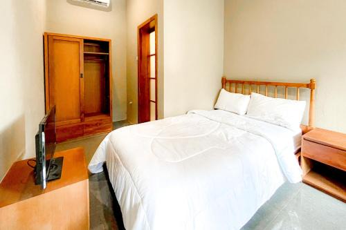 Mangu Living near Bandara Adi Soemarmo Solo RedPartner in Brongosan