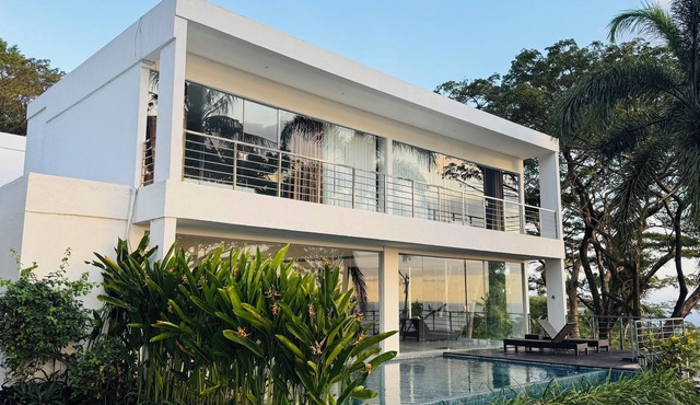Marvelous villa with bautifull sunset view in lombok in Nusa Tenggara Bar.