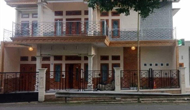 Mas Dylan Homestay in Sukapura