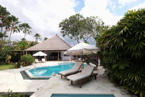 Meyer Villa by Villa Pantai Lovina in Pulau Temukus