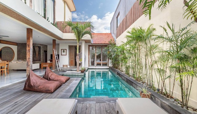 Modern 2BR Seminyak Big Bedrooms + Bathtub Pool in Badung