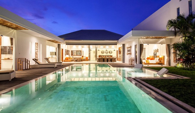 Modern 4 BR Villa 400m to the Beach in Canggu in Canggu